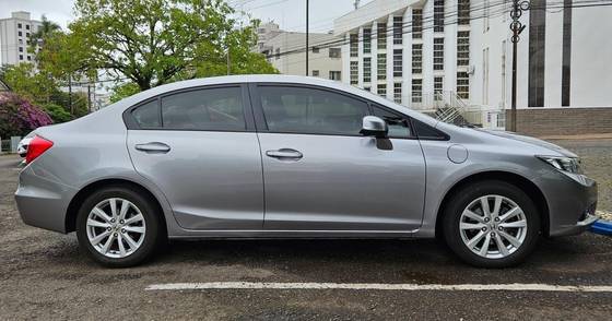 HONDA CIVIC 1.8 LXS 16V FLEX 4P AUTOMÁTICO HONDA CIVIC 1.8 LXS 16V FLEX 4P AUTOMÁTICO